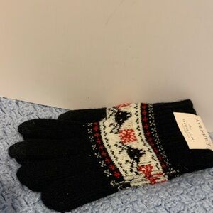Texting Gloves -NWT Red, White & Black Reindeer Pattern
